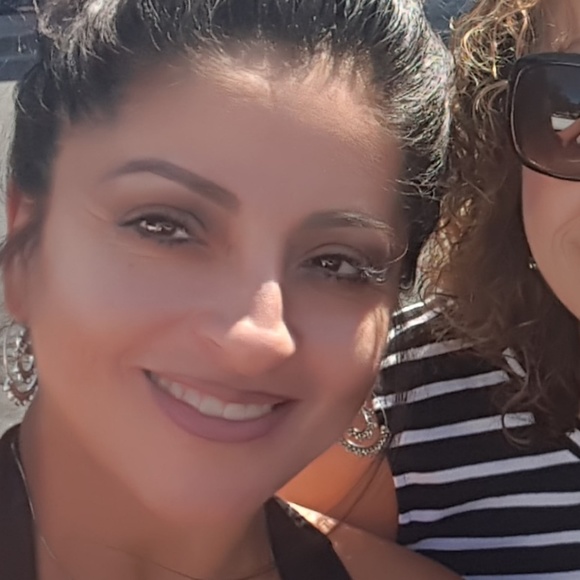 Meet your Posher, Julie - Picture 2 of 2